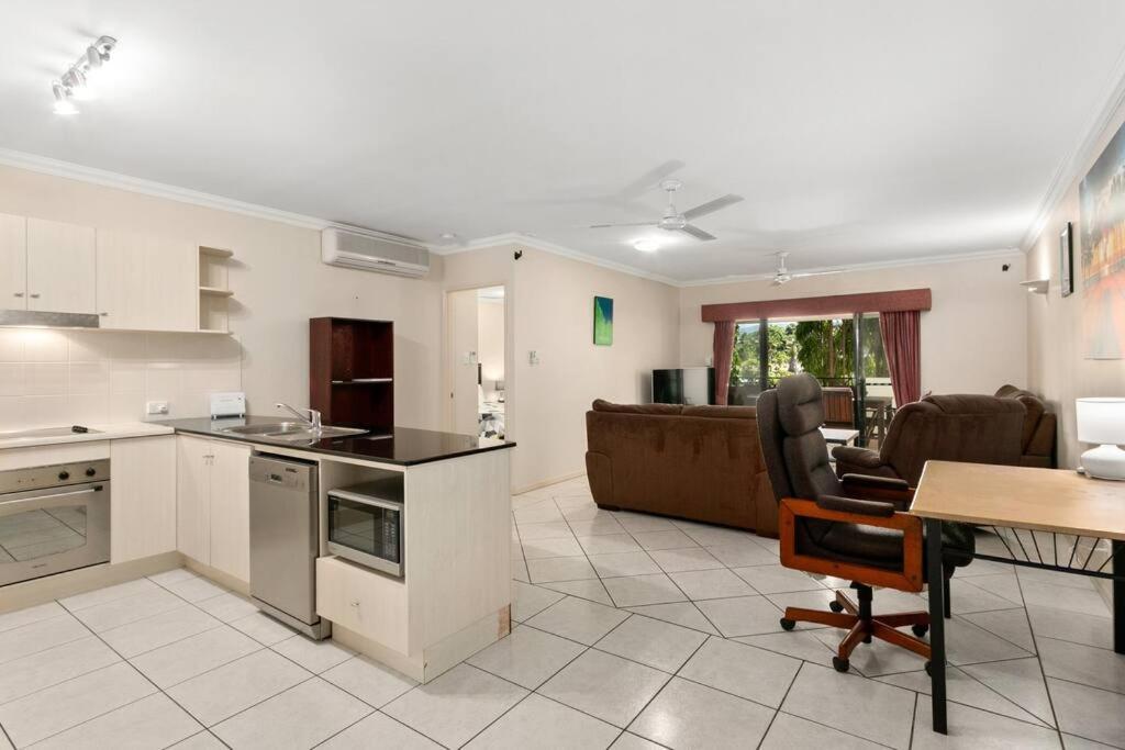 3 Bedroom 2 Bathroom, 5 Minute Walk To Esplanade Cairns Exterior photo